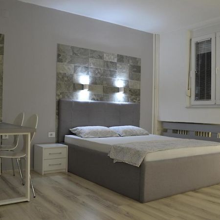 Lazarus Studio Apartment Skopje Buitenkant foto